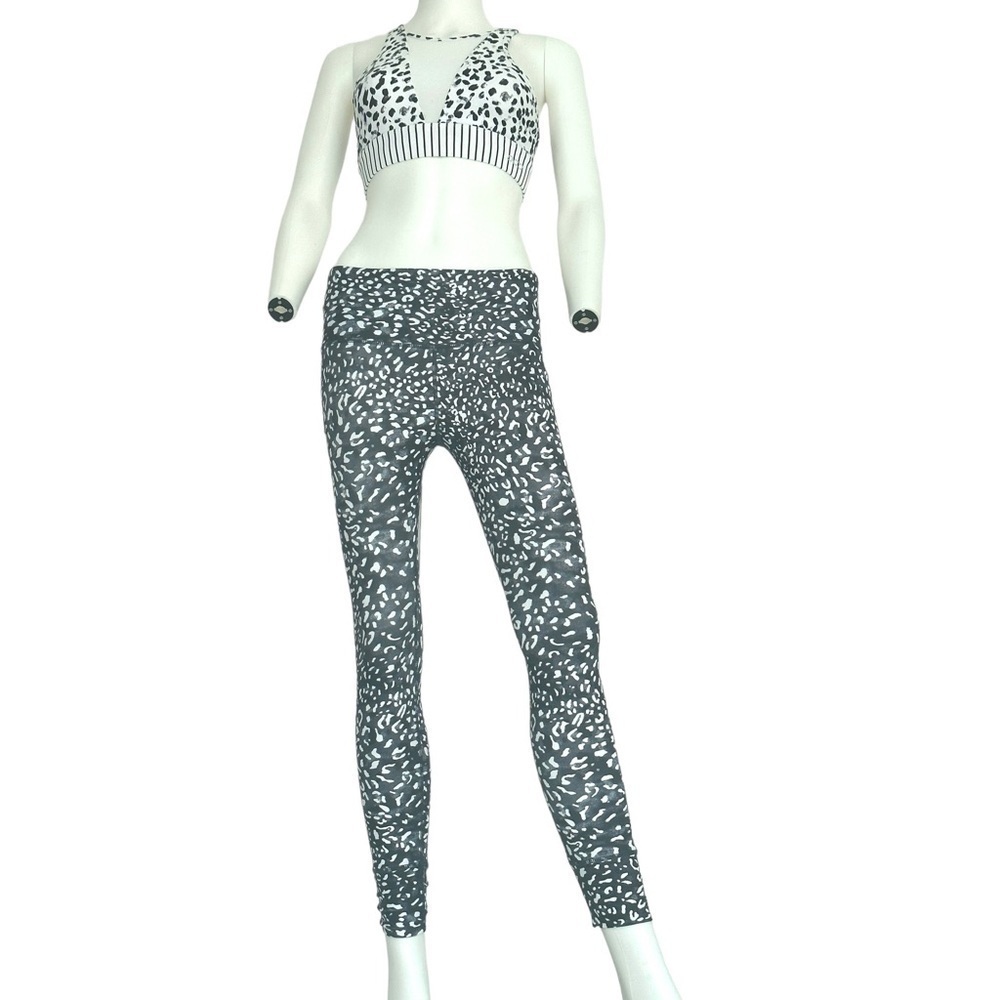 Lorna Jane leopard print leggings, size XS( see photos) moisture wicking